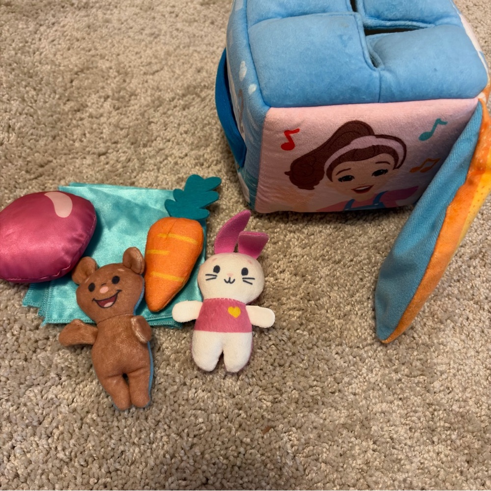 Ms. Rachel and the Special Surprise book and toy set - Picture 5 of 7